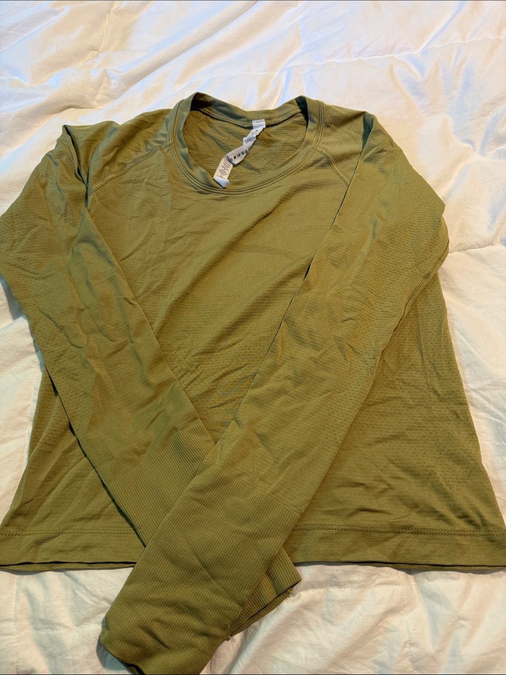 lululemon athletica Long Sleeve cropped Swiftly Tech in Olive Green